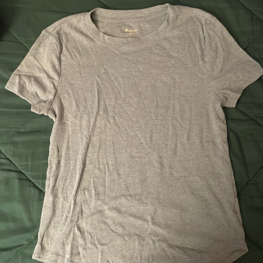 No Boundaries Ribbed Crew Neck Tee in Heather Gray